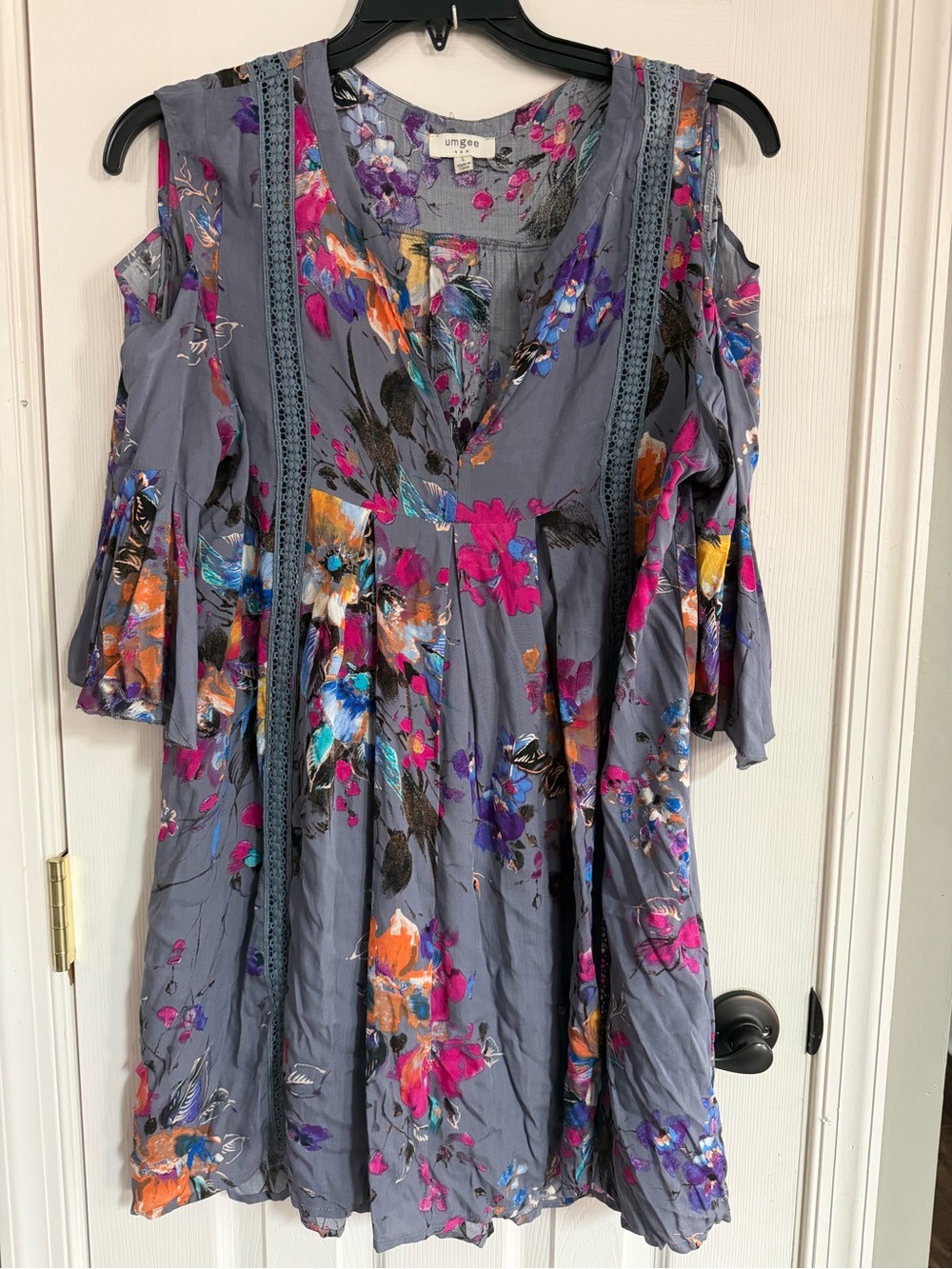 Umgee Gray Cold-Shoulder Floral Mini Dress boho L bohemian knit cottage core